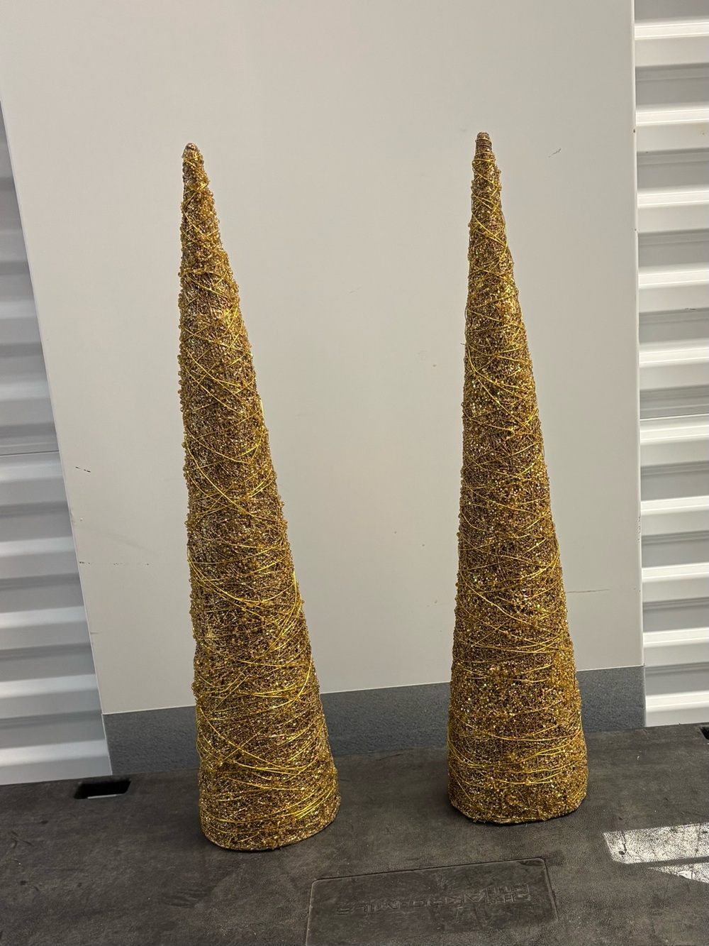 Glitter Cone Gold Christmas Trees/2